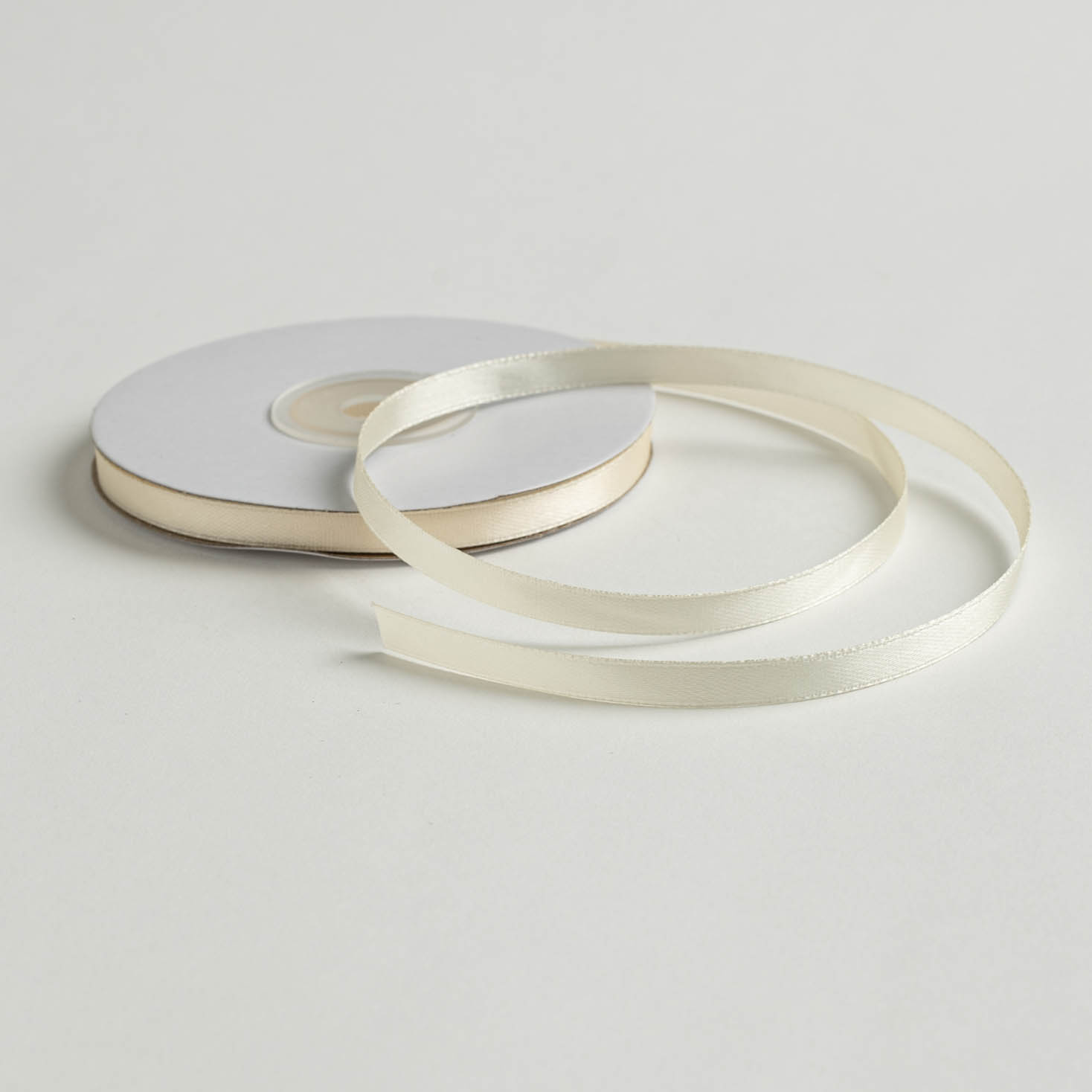 Κορδέλα σατέν ιβουάρ 6mm 50m διπλής όψης